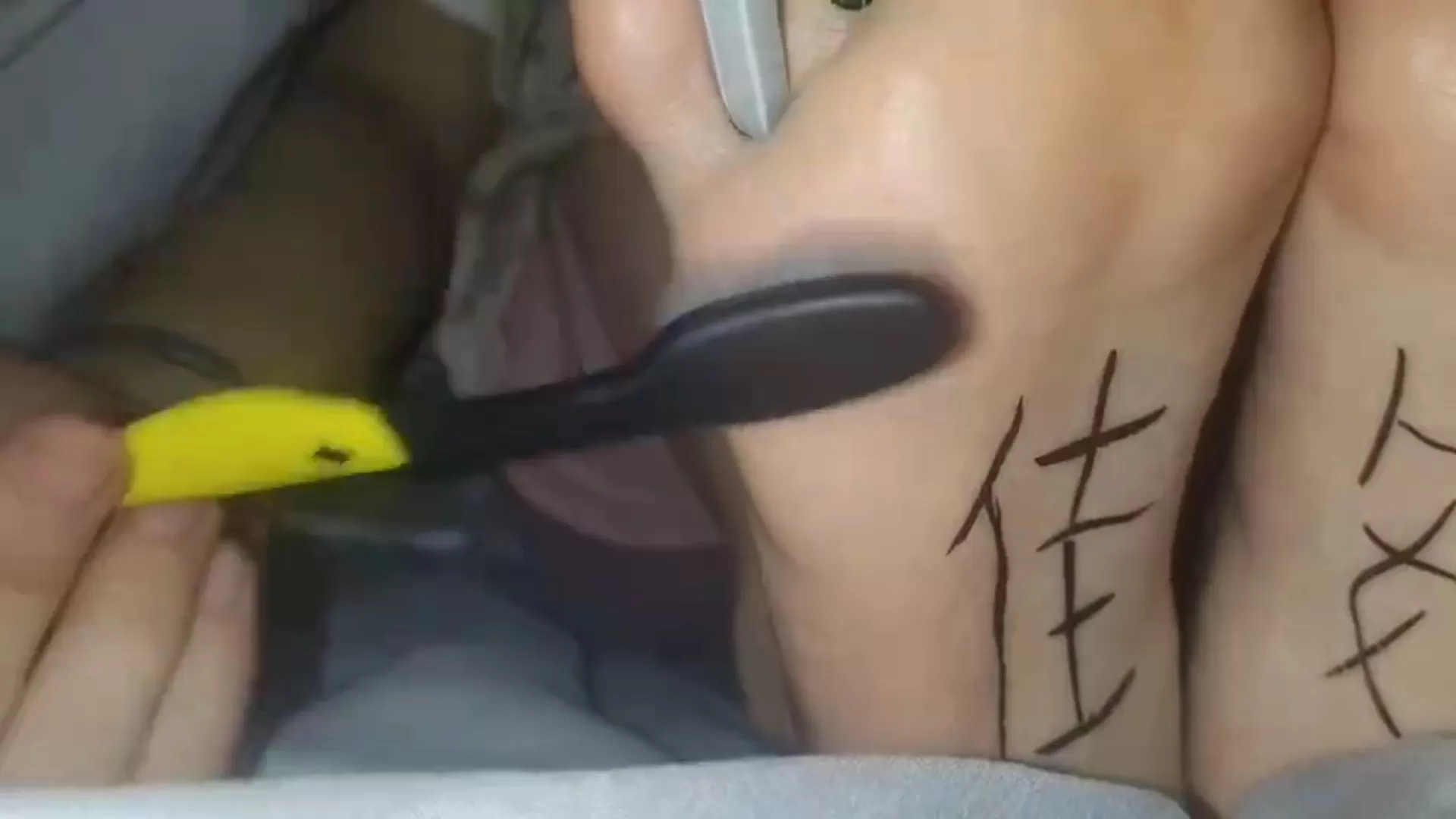 每一根脚趾缝都塞满笔铅笔-不知名自挠.mp4_snapshot_02.52.413.webp