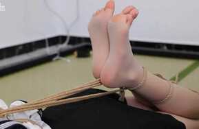 【心悦艺束】白发萝莉的驷马TK手撕丝袜